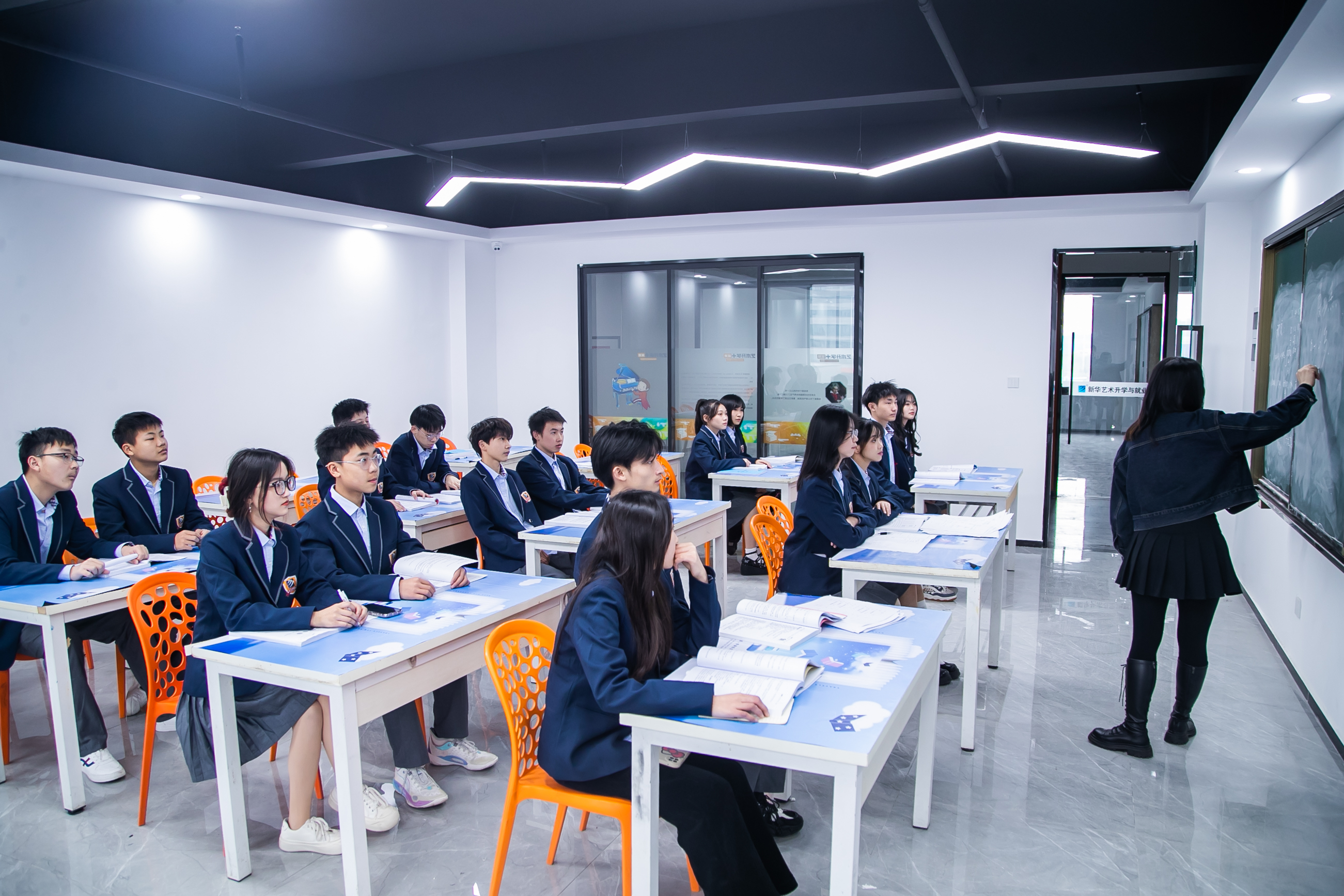高中生天赋横溢，各大学纷纷争夺优秀新秀
