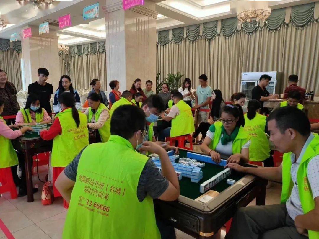 包含雄霸天下，巅峰争霸赛拉开序幕的词条